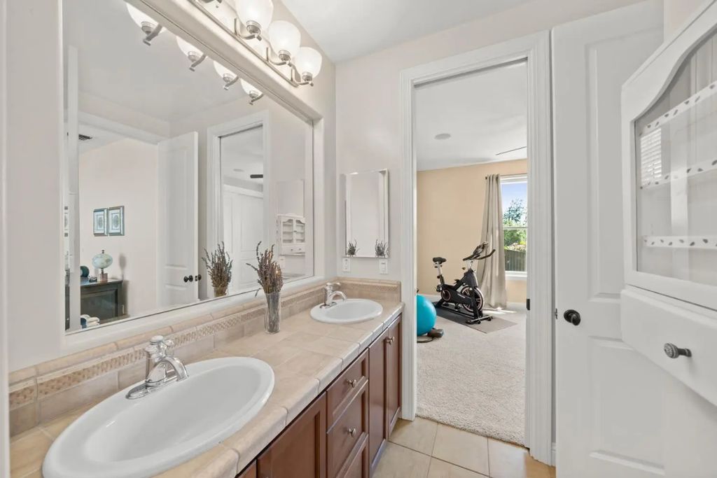 820 Dana Court, Auburn