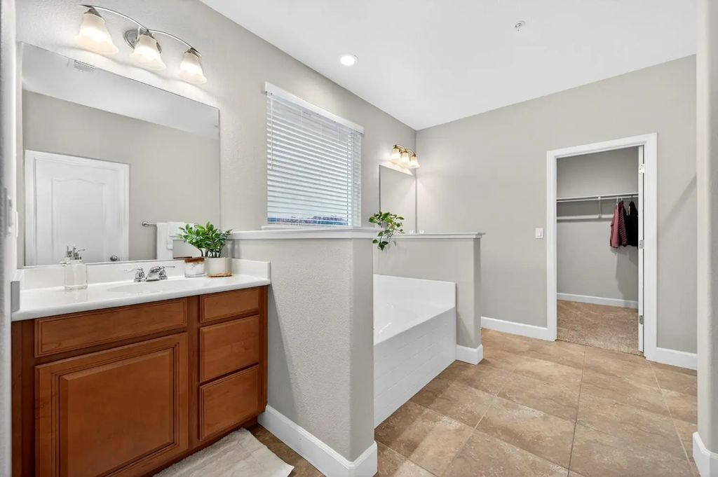 2233 Hightrail Way, Roseville