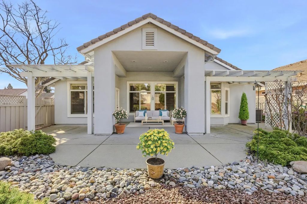 200 Saddlebag Court, Roseville