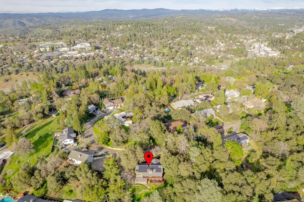 525 Skyline Drive, Placerville