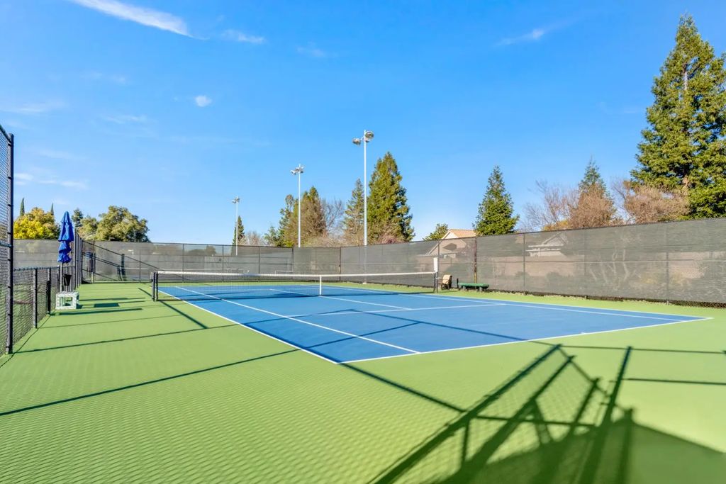 401 Barusch Ct, Roseville
