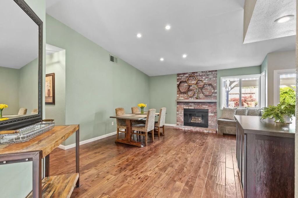 611 Treese Way, Roseville