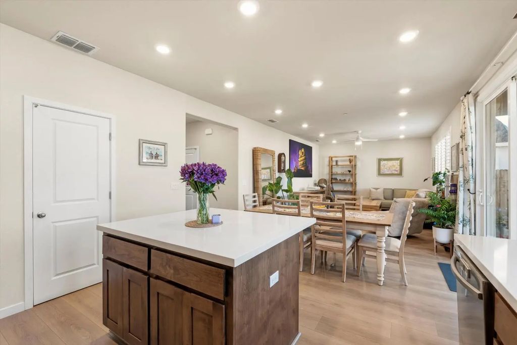 2057 Longmire Loop, Roseville