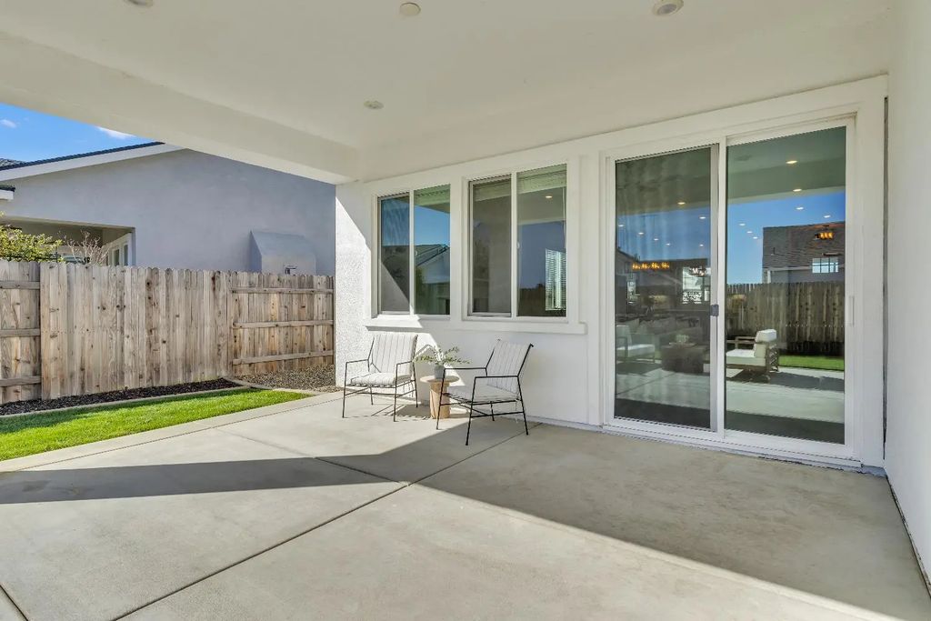 4033 Scotch Pine Drive, Roseville