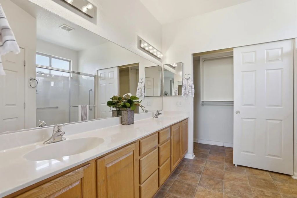 1160 Greenwood Court, Lincoln