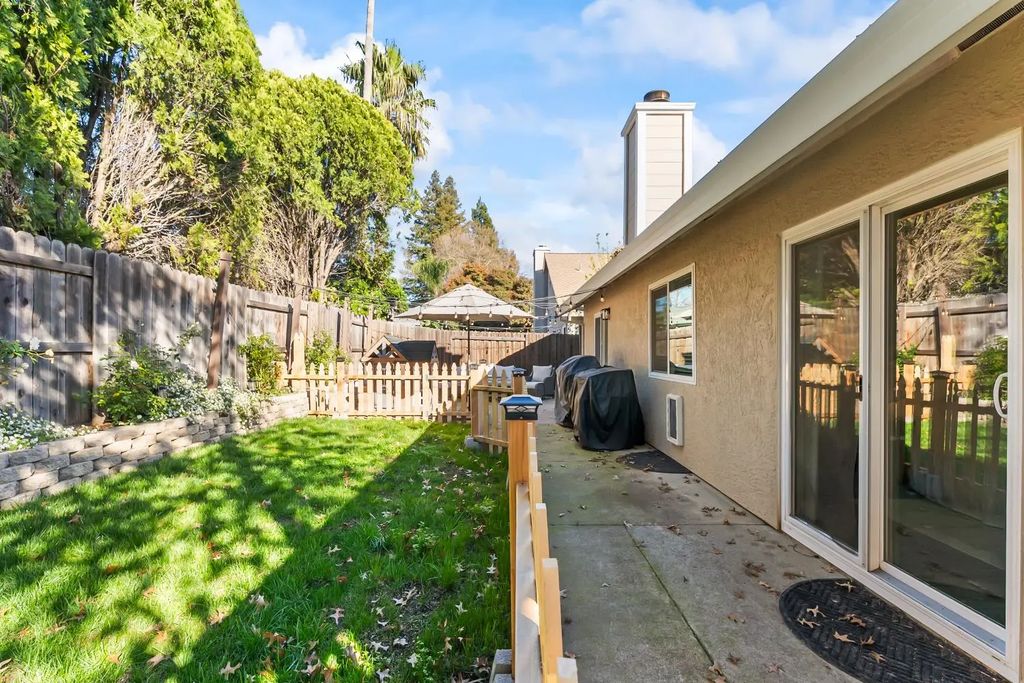 1228 Chablis Circle, Roseville