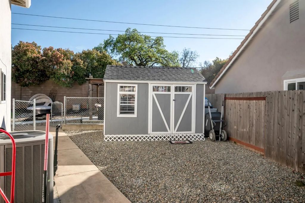 2410 Inverness Drive, Lincoln