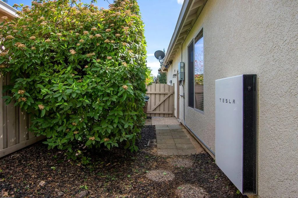 1885 Laurelhurst Lane, Lincoln