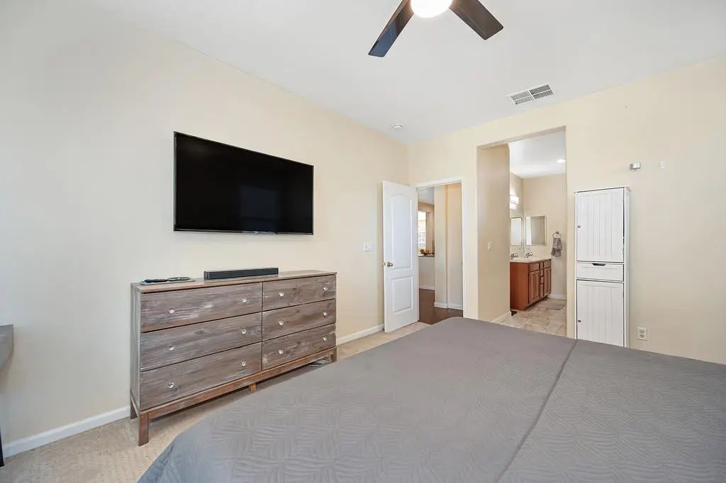 649 Dover Lane, Lincoln