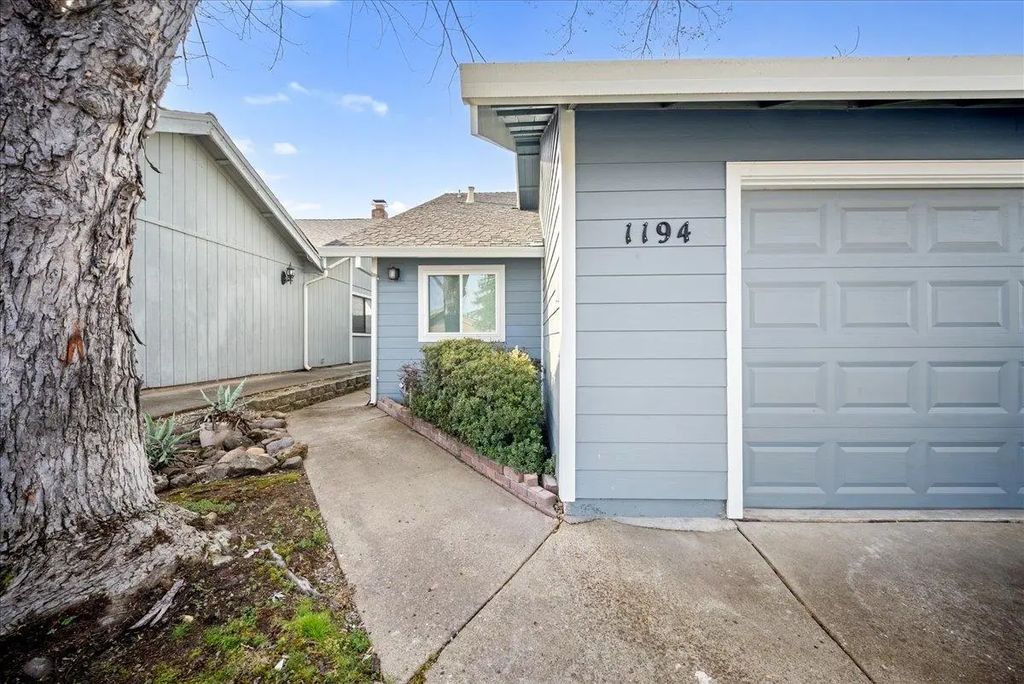 1194 Meadow Gate Drive, Roseville