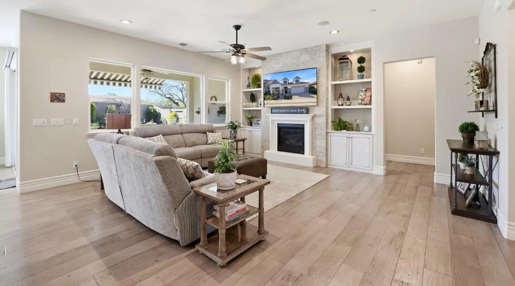 5025 Brightside Lane, Roseville