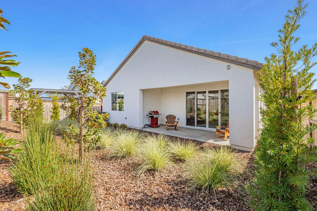409 Fuchsia Court, Roseville