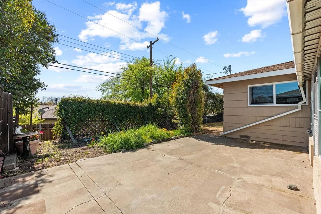 215 Ardmore Avenue, Roseville