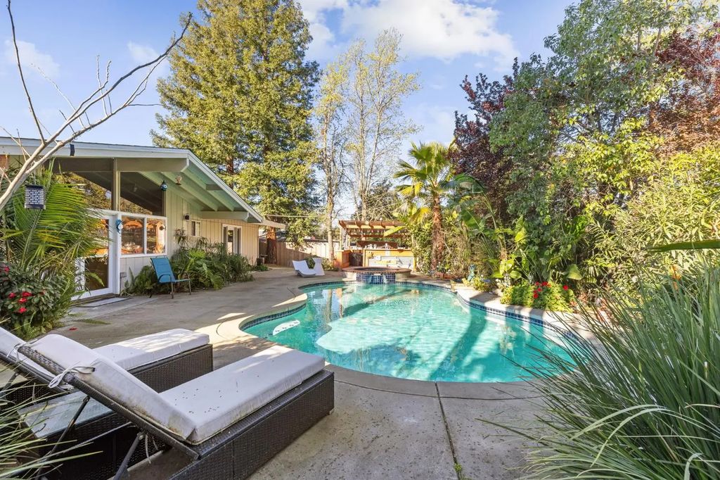 7613 Northeast Circle, Citrus Heights