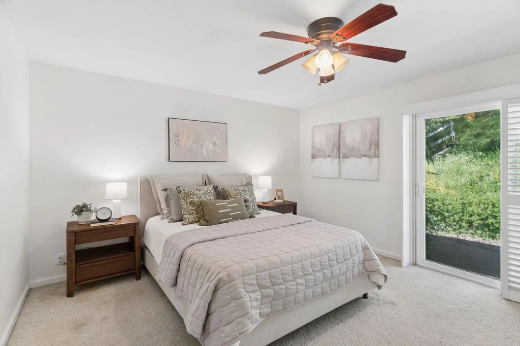 1440 W Colonial Parkway, Roseville