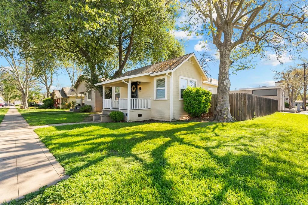 629 Oak Street, Roseville