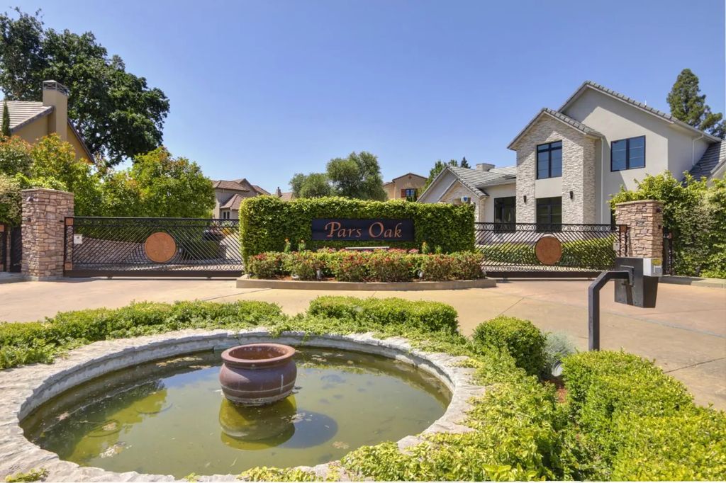 1360 Pars Oak Lane, Carmichael