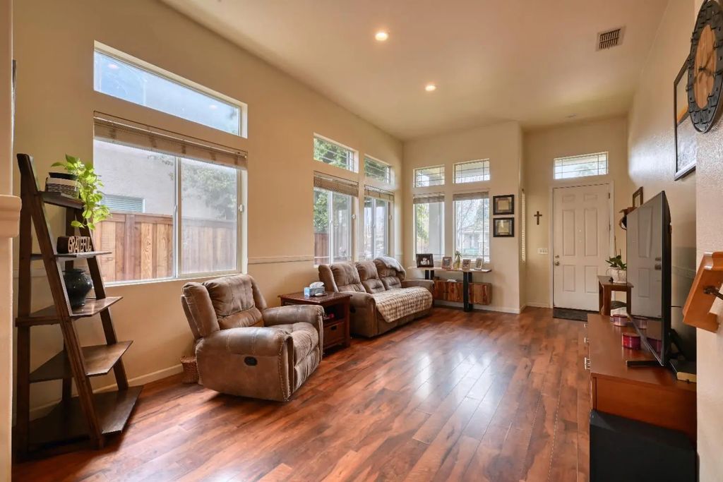 2342 Canary Drive, Rocklin