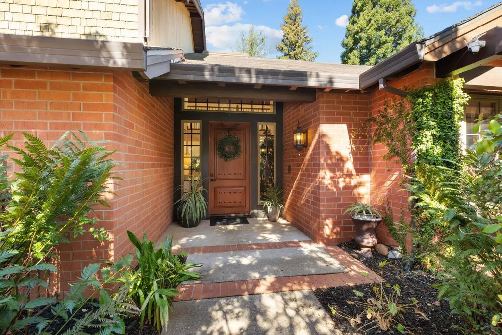 9125 Shady Hollow Way, Fair Oaks