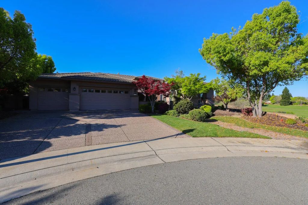 113 Lasso Lake Court, Lincoln