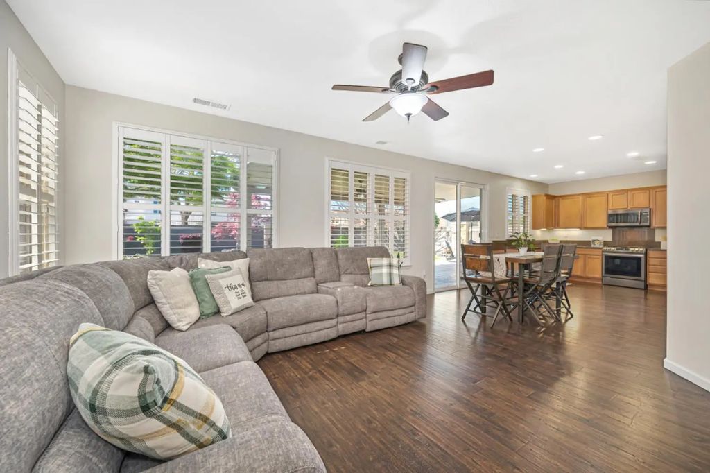 1960 Culverhill Way, Roseville