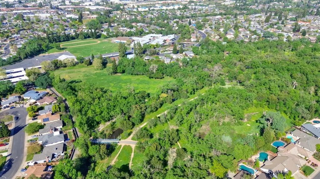 1027 Charleston Circle, Roseville