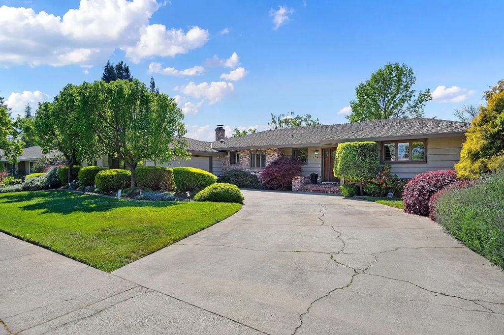 1548 Barnett Court, Carmichael