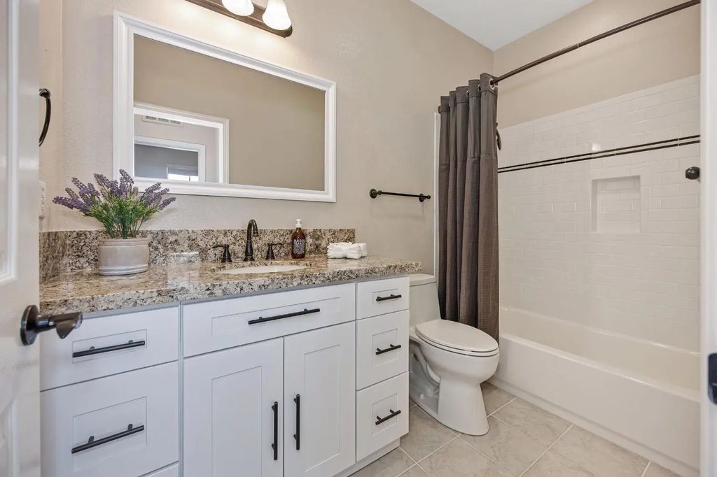 2413 Las Palomas Loop 37, Lincoln