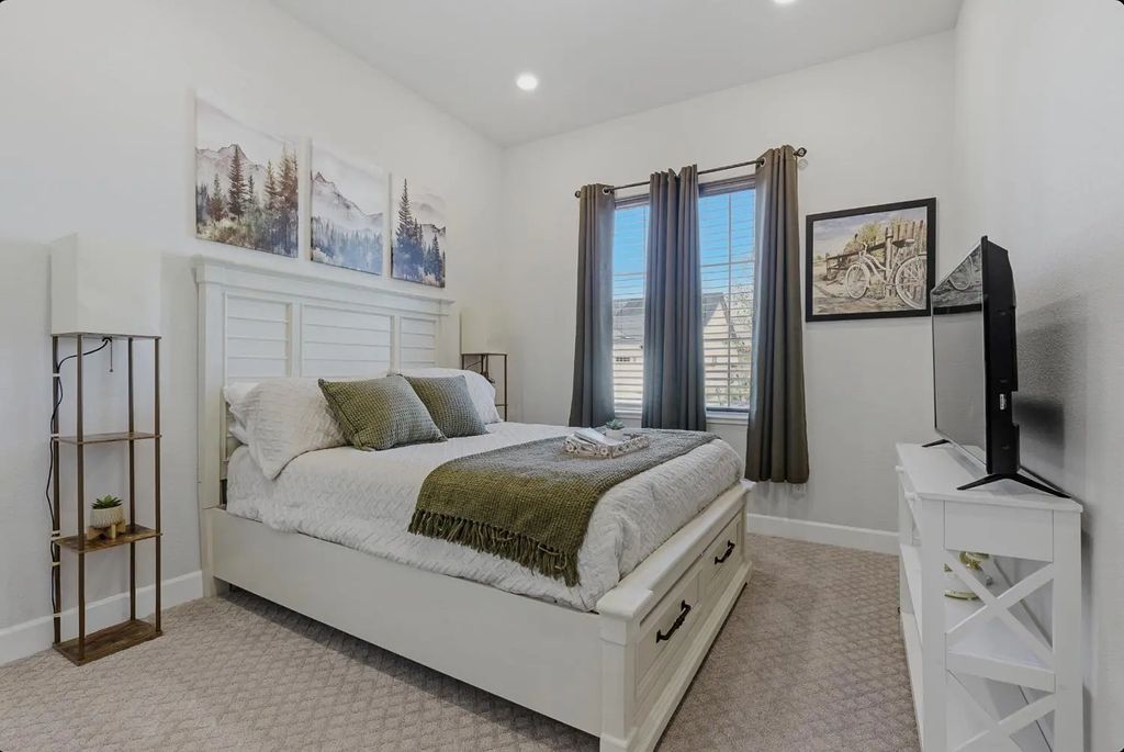 1425 Wadsworth Circle, Roseville