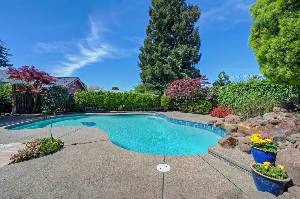 9317 Dovewood Court, Orangevale