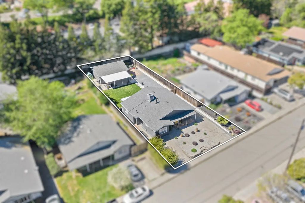 135 Village Lane, Auburn