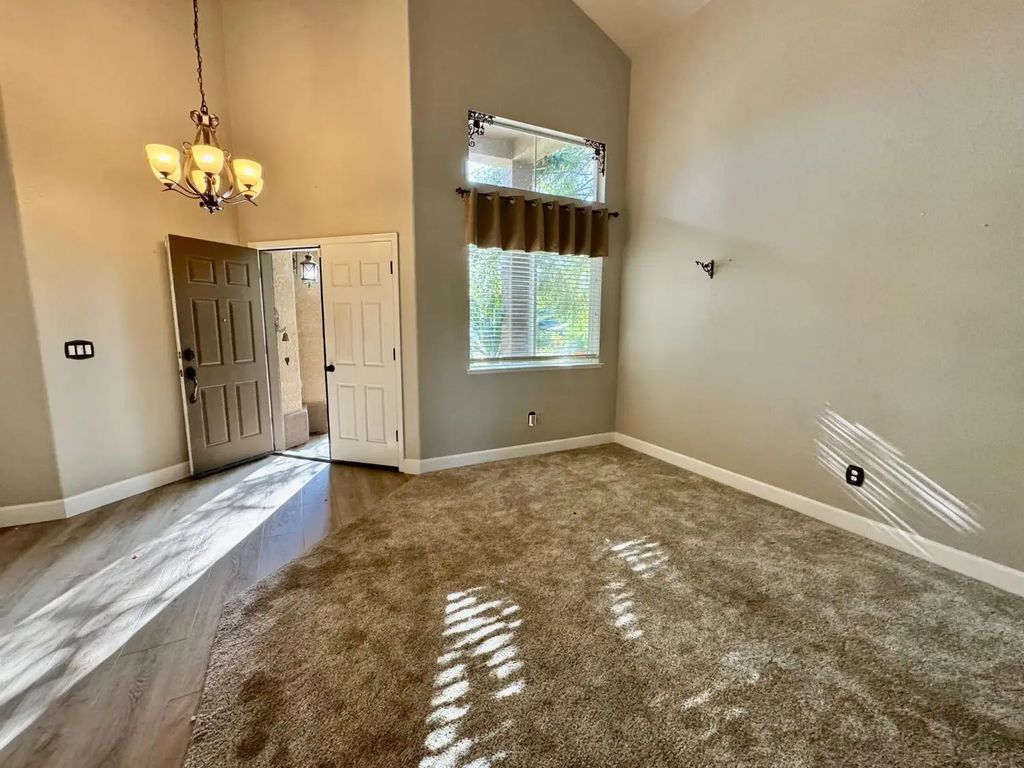 8215 Gold Sierra Court, Antelope