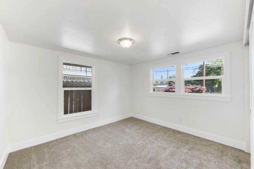 232 La Rue Alley, Roseville
