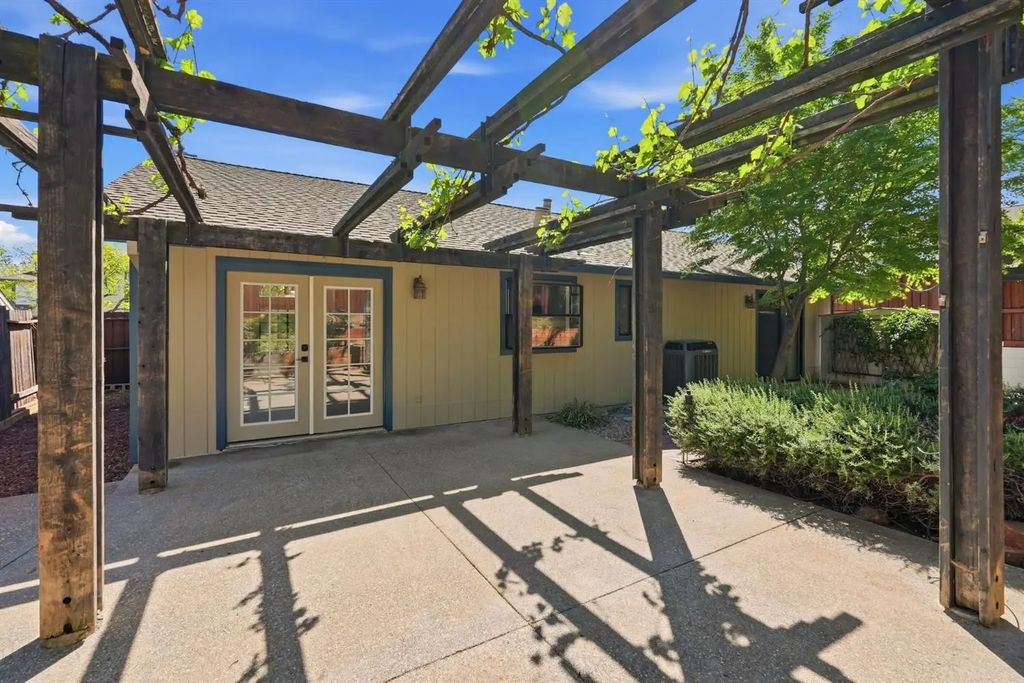 8221 Clarion Circle, Antelope