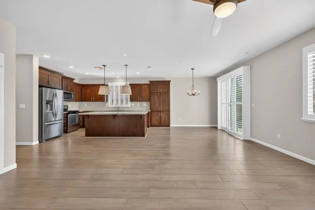 6040 Belfast Way, Roseville