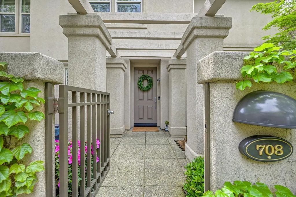 11285 Stanford Court Lane 708, Gold River