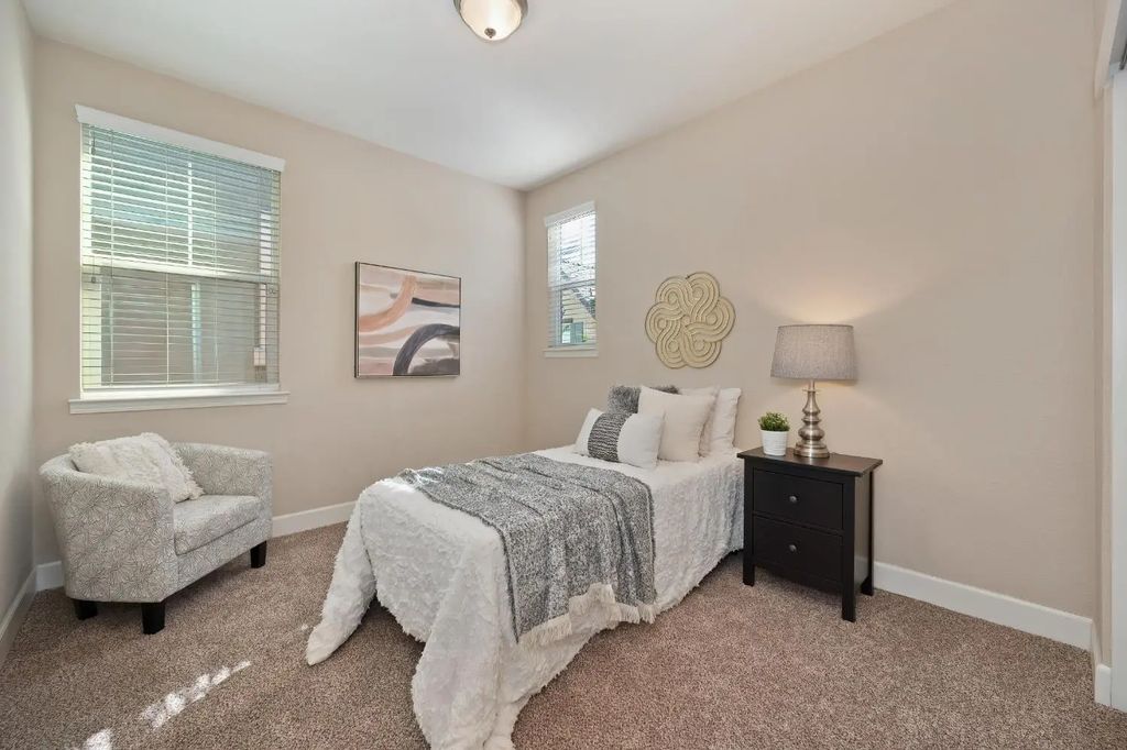 908 Lyon Place, Roseville