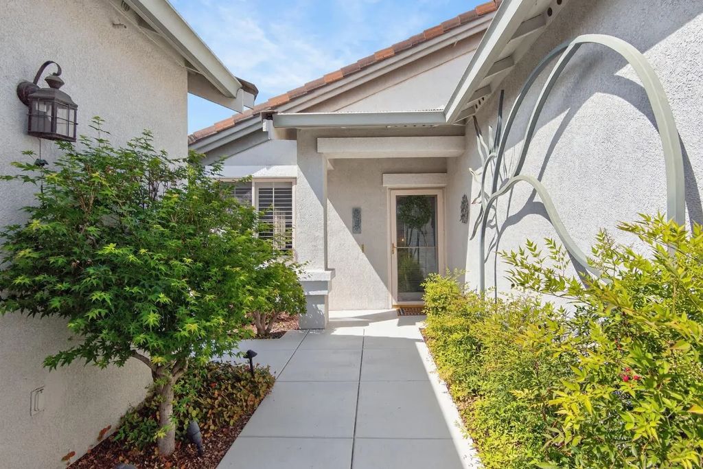 1230 Sun Valley Loop, Lincoln