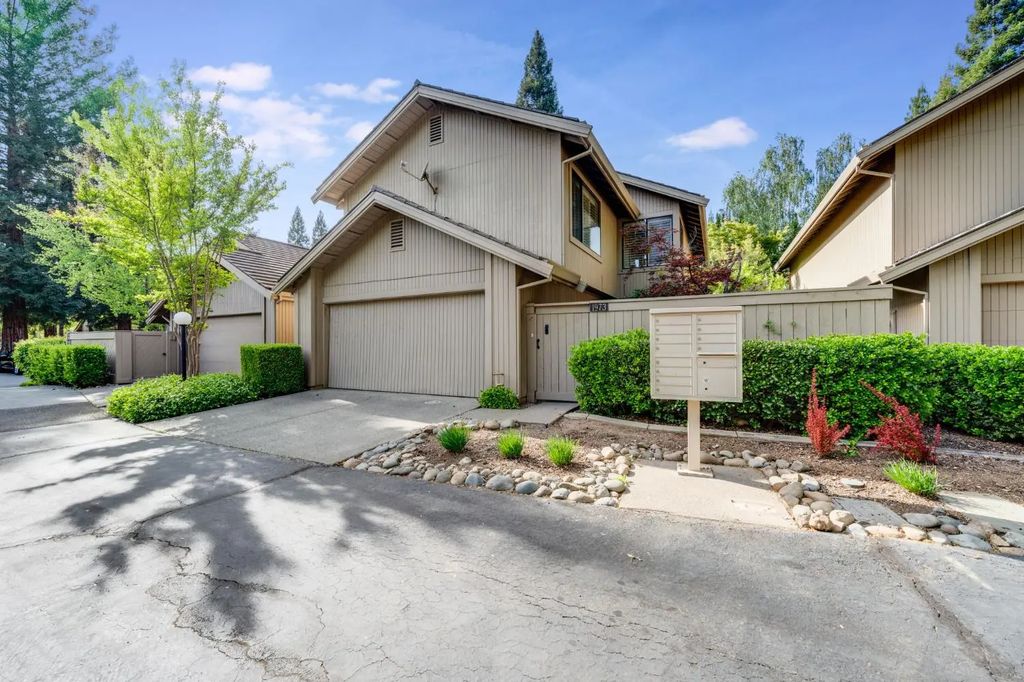 1973 Discovery Village Lane, Gold River
