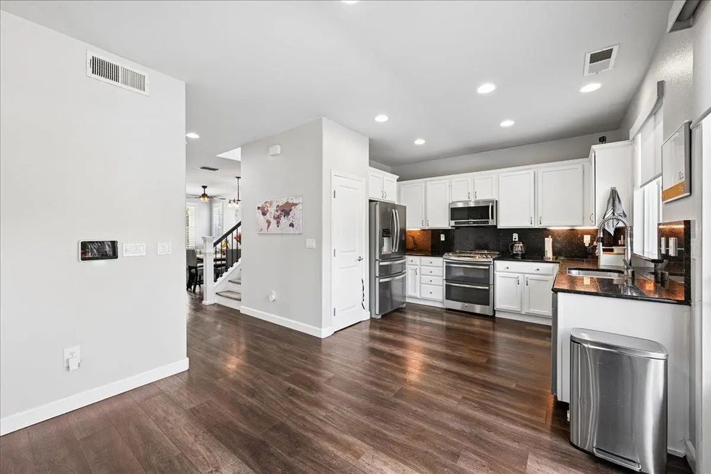 332 Trimstone Court, Roseville