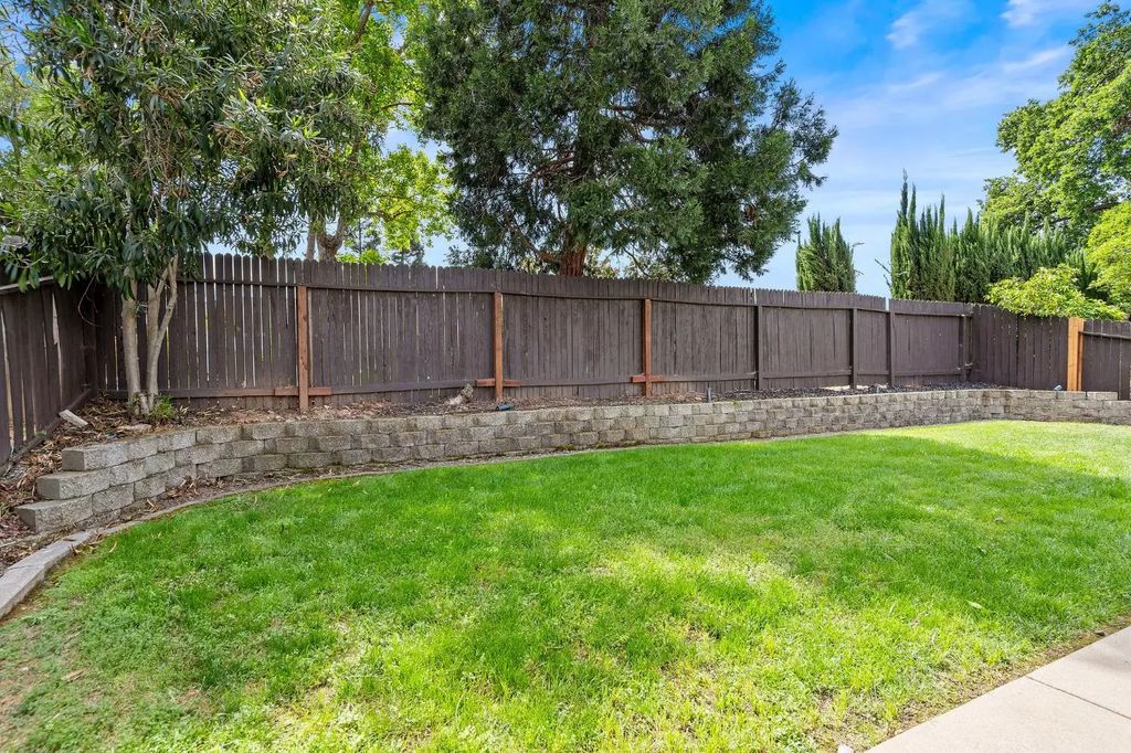 984 Portside Circle, Roseville