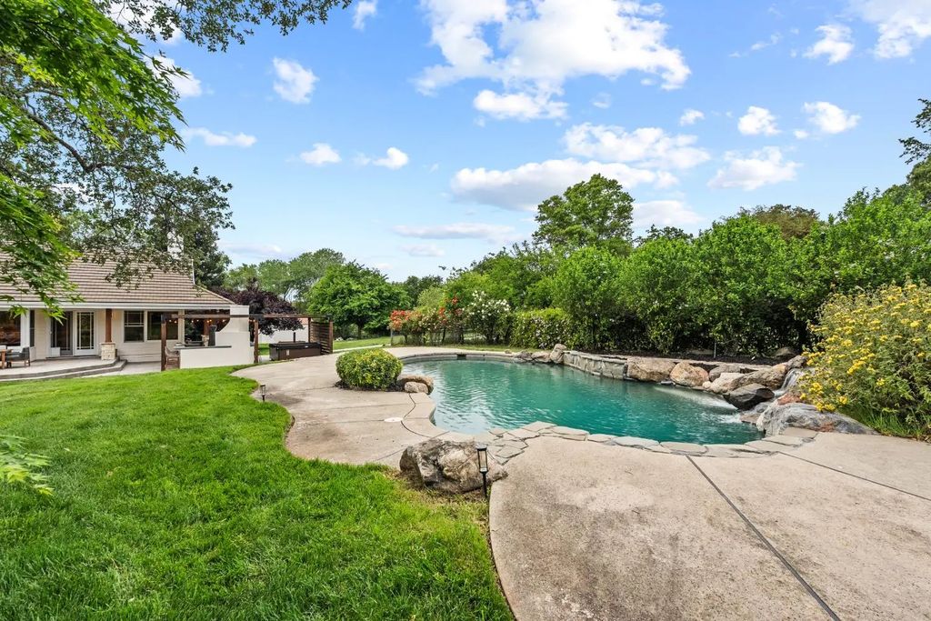 8315 Horseshoe Bar Road, Loomis