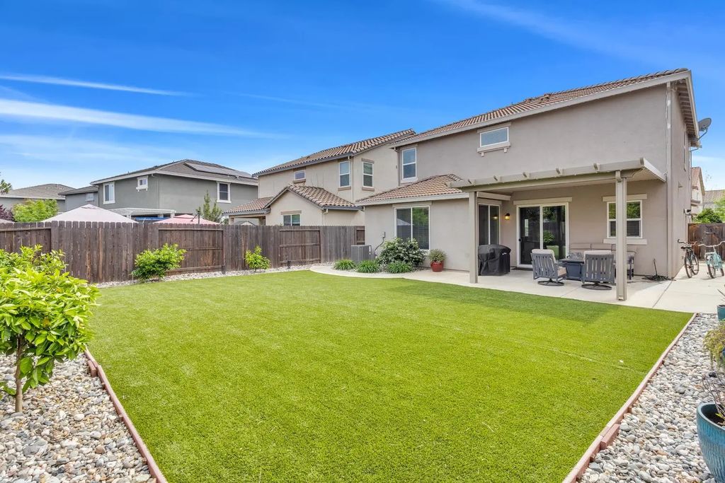 2332 Castle Pines Way, Roseville