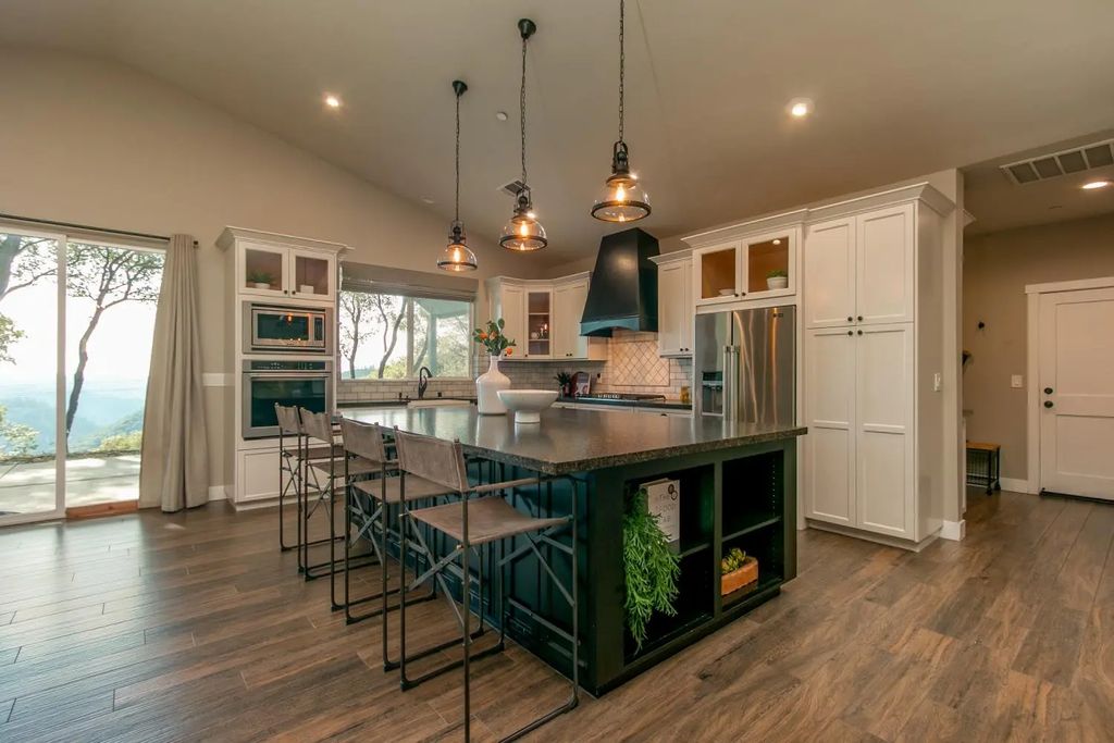 1072 Champagne Lane, Placerville