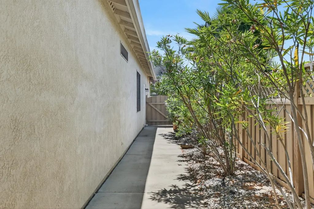 2272 Winding Way, Lincoln