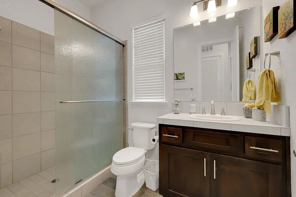 408 Glouster Court, Roseville