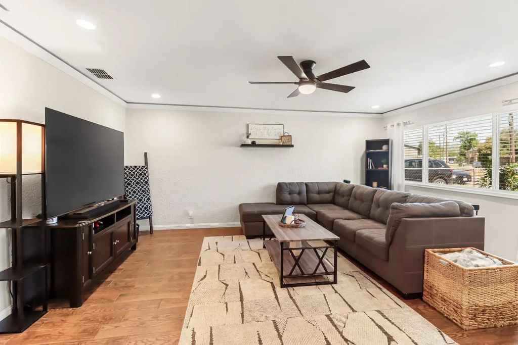 1110 Circuit Drive, Roseville