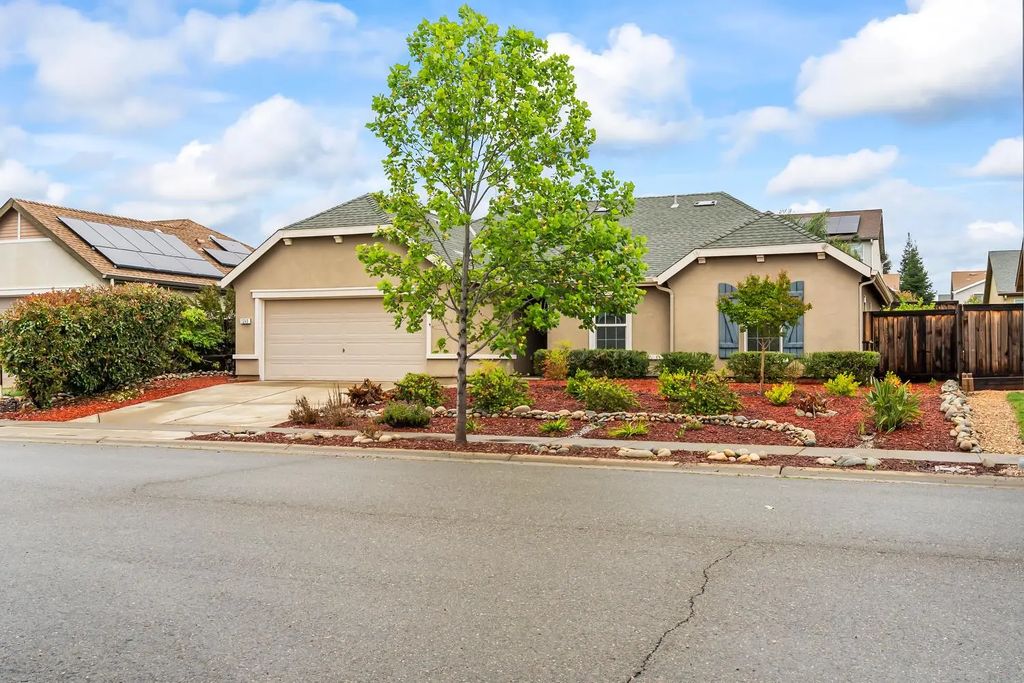 1245 White Pine Lane, Lincoln