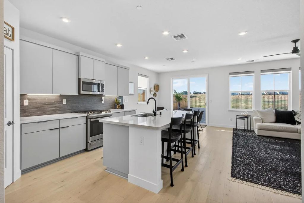 2688 Chesapeake Way, Lincoln