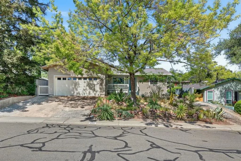 12915 Mott Court, Auburn